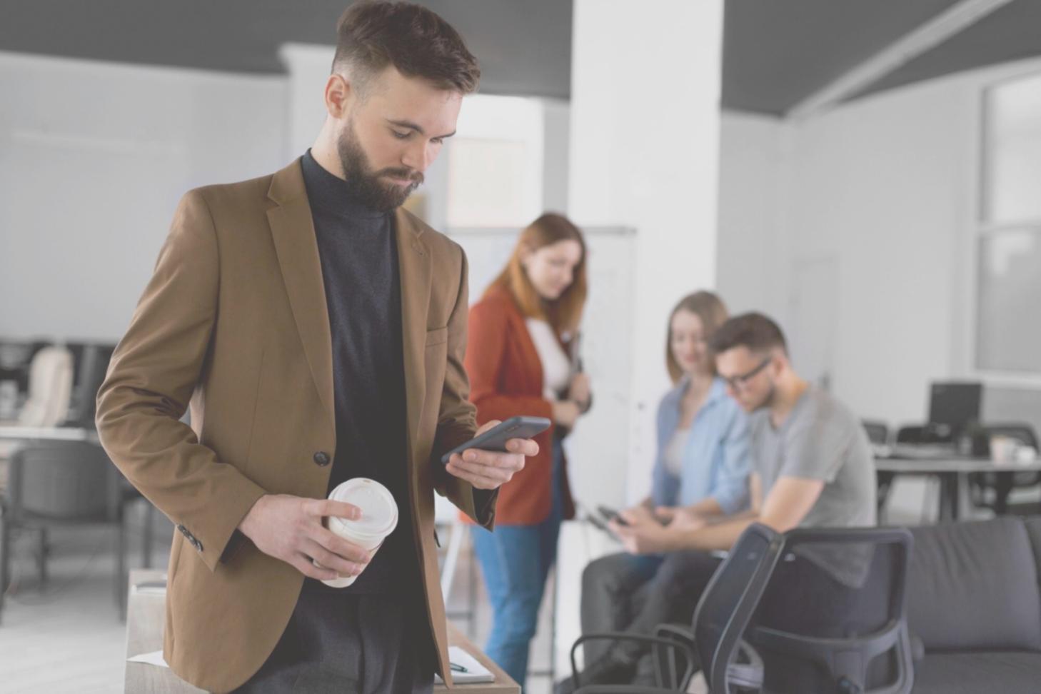 Gruppo di studio che applica tecniche di psicologia